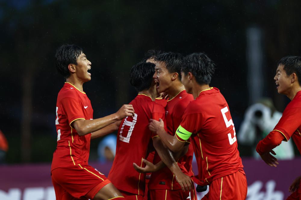 半场战报：海登海姆0-1门兴格拉德巴赫，凯文-迪克斯点射